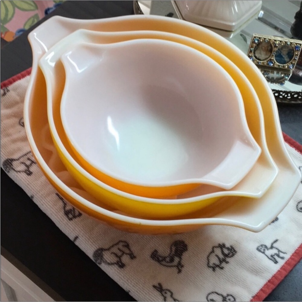 Vintage 3 piece PYREX Sunflower Cinderella Bowls - Picture 7 of 9